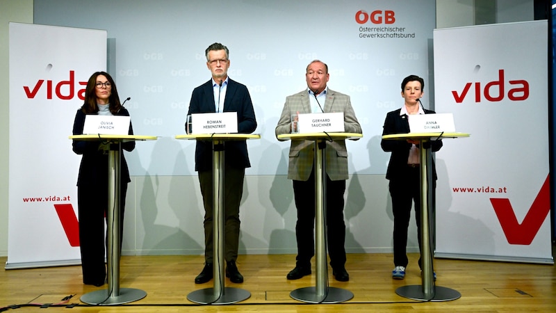 Deputy vida Chairwoman Olivia Janisch, Chairman Roman Hebenstreit, Gerhard Tauchner (Chairman Railway) and General Secretary Anna Daimler (from left to right) (Bild: APA/ROLAND SCHLAGER)