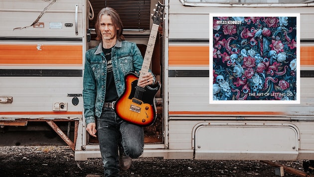 Mit 54 im Leben angekommen und frei im Geist: Myles Kennedy lässt auf „The Art Of Letting Go“ wieder die Rocksau raus. (Bild: Krone KREATIV/Napalm Records, Chuck Brueckmann)