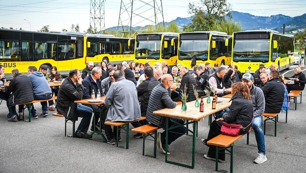 „NIGGBUS“ lud seine Mitarbeiter zum Feiern ein. (Bild: Udo Mittelberger. )