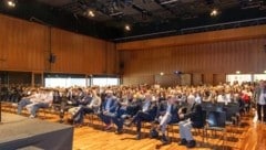 Touristiker und Entscheidungsträger beim Auftakt zur Tourismuswoche im Festspielhaus Bregenz. (Bild: WKV)