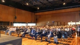 Touristiker und Entscheidungsträger beim Auftakt zur Tourismuswoche im Festspielhaus Bregenz. (Bild: WKV)