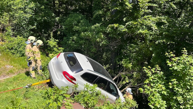 Auch die deutsche L17-Fahrerin stürzte 2022 über die Böschung in den Wald. (Bild: ZOOM Tirol)