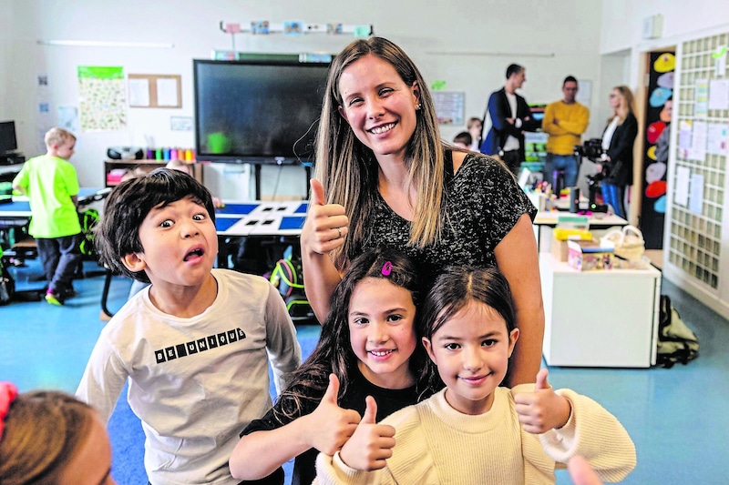 Head of class Lisa-Marie Niefergall and her pupils are absolute fans of the initiative. (Bild: Urbantschitsch Mario)