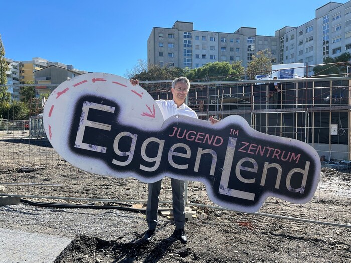Der Neubau des Jugendzentrums „EggenLend“ nimmt zur Freude von Stadtrat Hohensinner (ÖVP) ...