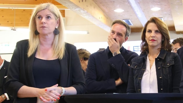 Tanja Graf (l.) could be thrown out of parliament if her party colleague Karoline Edtstadler (r.) renounces her federal list mandate and accepts the state mandate. (Bild: Tröster Andreas)