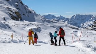 Schneeenthusiasten zieht es um eine Woche früher aufs Kitzsteinhorn in Kaprun (Bild: Hölzl Roland)