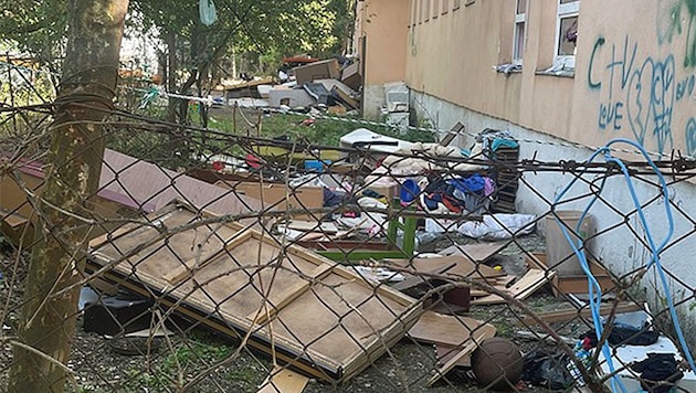 Construction work continues on the site of a former vocational school near the border with Austria. (Bild: facebook.com/Remete László)