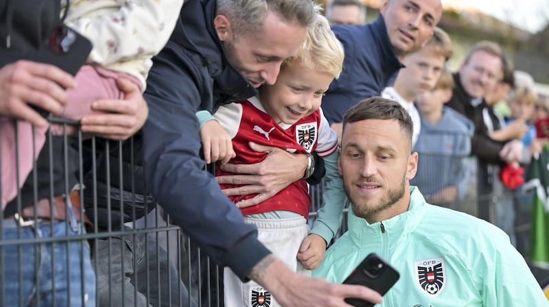 Marko Arnautovic sorgte auch bei den jüngsten Anhängern für strahlende Augen. (Bild: GEPA pictures/ Christian Moser)