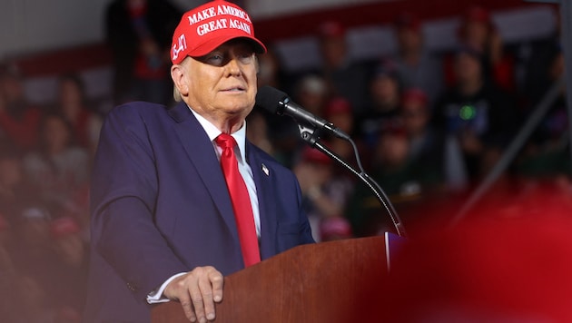 Once again, there was a security alert around Donald Trump at an election campaign appearance. (Bild: APA/AFP/Alex Wroblewski)