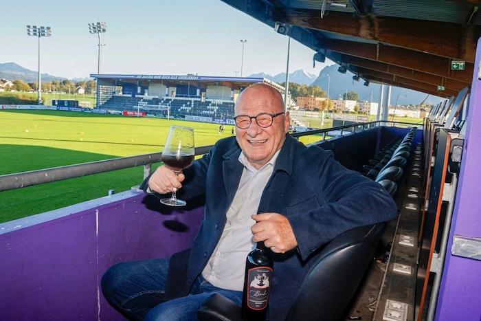 Austria-Präsident Claus Salzmann hat den Wein bereits probiert.