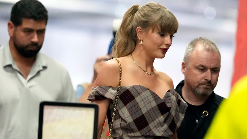 Taylor Swift also showed her generosity and donated five million US dollars for the victims of the hurricanes. (Bild: AP ( via APA) Austria Presse Agentur/Ed Zurga)