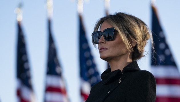 The 54-year-old's book is entitled "Melania". (Bild: AFP)