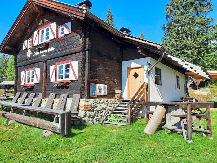 The Frido Kordon Hütte at the foot of the Stubeck.