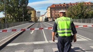 Die Bombendrohungen führten in den vergangenen Monaten zu einer Reihe von Einsätzen in ganz Österreich.  (Bild: Christian Jauschowetz)