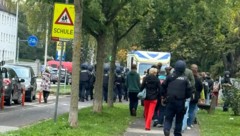 Die Schüler und Lehrer wurden evakuiert. (Bild: Team Fotokerschi/Hofer)