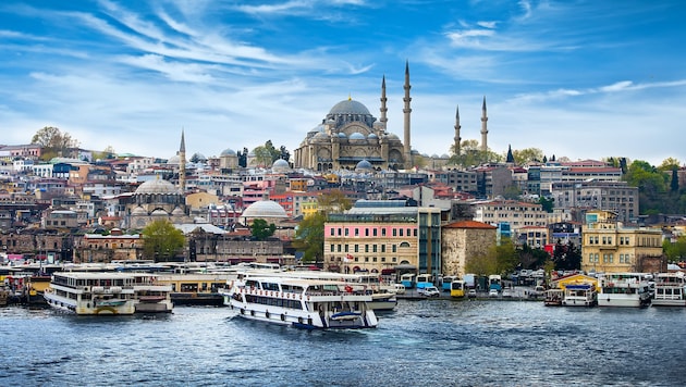 A Viennese woman actually wanted to discover Istanbul with her boyfriend. However, the reader was refused entry to Turkey due to the expiry date of her passport. (Bild: stock.adobe.com/seqoya - stock.adobe.com)