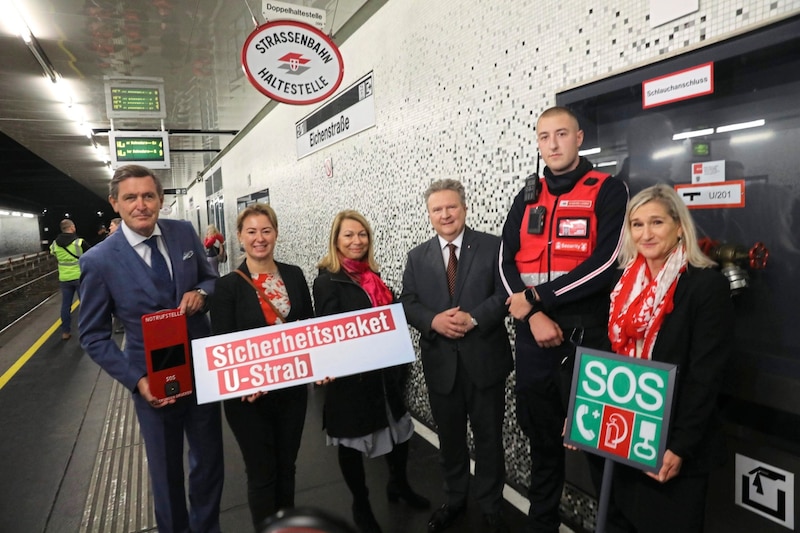 From left to right: Public Transport City Councillor Peter Hanke (SPÖ), Margareten district head Silvia Jankovic (SPÖ), Wiener Linien boss Alexandra Reinagl, Mayor Michael Ludwig (SPÖ), Wiener Linien security employee Dorian P. and Stadtwerke deputy manager Monika Unterholzner. (Bild: Jöchl Martin)