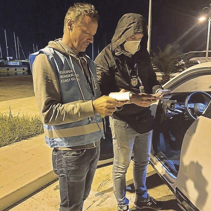 Topfahnder Reinhold Wiedergut bei einem seiner vielen Auslandseinsätze – hier bei einer ...