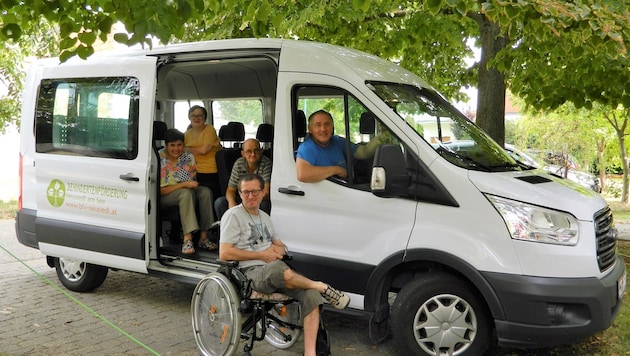 Pick-up and delivery services for clients are part of the civilian jobs (Bild: BFV Neusiedl am See)