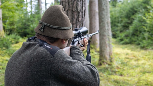 Dass Jäger beim Wildern erwischt werden, kommt nicht allzu häufig vor. (Symbolbild) (Bild: Scharinger Daniel/Pressefoto Scharinger © Daniel Scharinger)