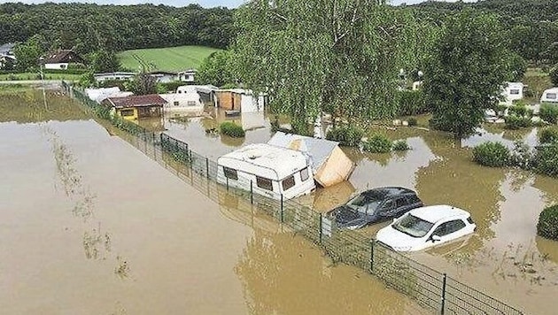 Heavy rain showers completely flooded the Burg campsite in June. The permanent campers now still have to pay fees for the 2024 season. (Bild: Privat)