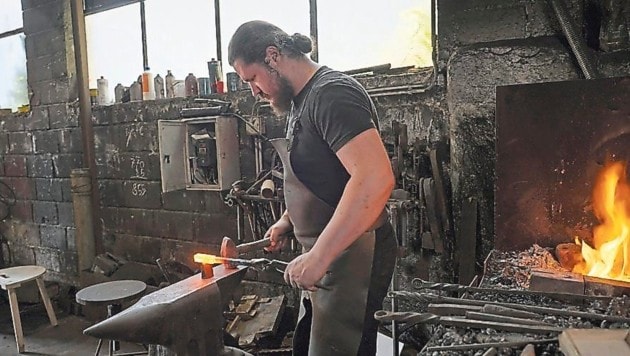 The Slovenian blacksmith is also a face of the region. (Bild: Geopark Karawanken/ Petzen Bergbahnen)