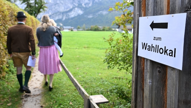 Polling station in Altaussee. In this municipality, the ÖVP came a close 1st in the National Council elections. (Bild: APA Pool/APA/BARBARA GINDL)