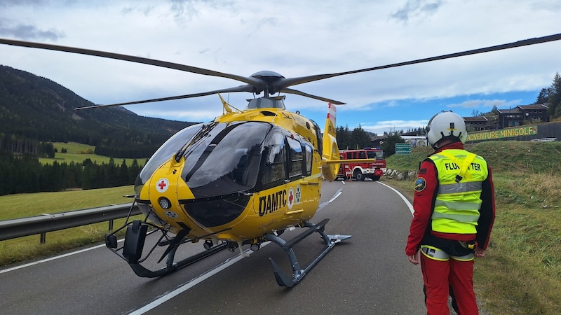 The rescue helicopter was also deployed (Bild: FF Hohentauern)