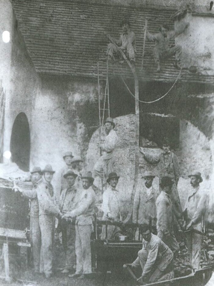Dieses historische Foto zeigt die Männer der Freiwilligen Feuerwehr Hauptwache Klagenfurt bei ihrer Gründung im Jahr 1864.