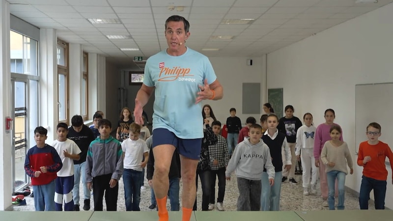 Philipp zu Gast in der Sportmittelschule Wendstattgasse. (Bild: krone.tv)