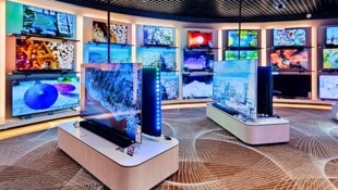 Erdrückende Vielfalt: Die TV-Abteilung in einem Elektronikmarkt