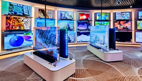 Erdrückende Vielfalt: Die TV-Abteilung in einem Elektronikmarkt