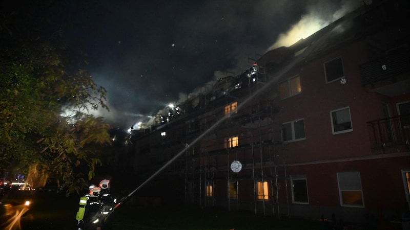 The operation lasted around five hours. (Bild: Stadt Wien I Feuerwehr)