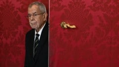 Alexander Van der Bellen will Klarheit für die Republik und schickt die Parteichefs an einen Tisch. (Bild: AFP)