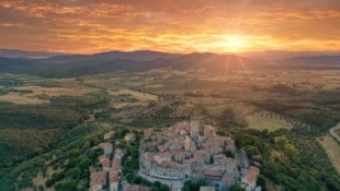 Die mittelalterliche Burgstadt Capalbio bietet eine wunderbare Aussicht auf die wunderschöne Landschaft und regionale Spezialitäten in den Lokalen. (Bild: stock.adobe.com/Massimo - stock.adobe.com)