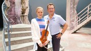 Probenbesuch: Samira Dietze steuert ein Violinsolo bei; Matjaž Stopinšek singt Paganini