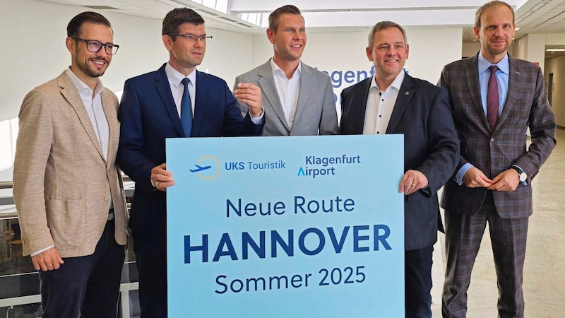 Sebastian Schuschnig, Martin Gruber, Maximilian Wildt, Christian Henkel und Martin Payer steuern Hannover an. (Bild: Tragner Christian)