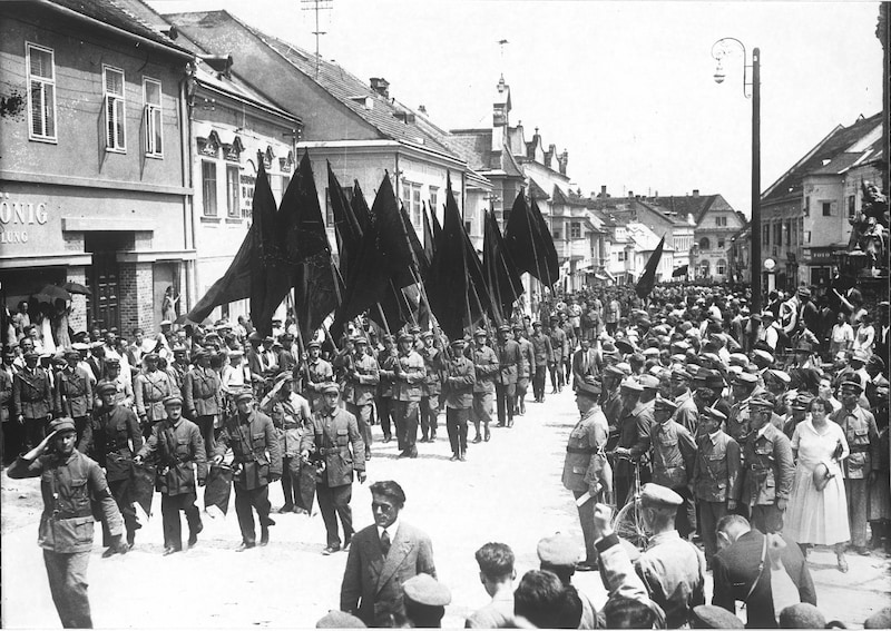 Schutzbundaufmarsch in Eisenstadt (Bild: Hilscher, Albert / ÖNB-Bildarchiv / picturedesk.com)