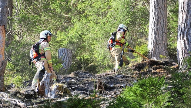 The Floriani firefighters worked for days extinguishing the fire. (Bild: ZOOM Tirol/zoom.tirol)