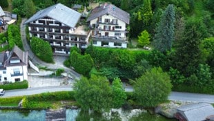 Dieses Grundstück am Traunsee wanderte für 750.000 Euro an einen Immobilienentwickler, es soll aber deutlich mehr wert gewesen sein. (Bild: Spitzbart Wolfgang)