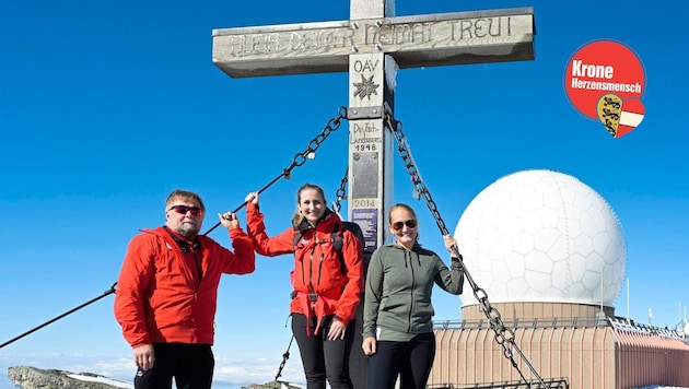 Manfred, Kerstin and Sandra together at the summit cross (Bild: Evelyn Hronek)