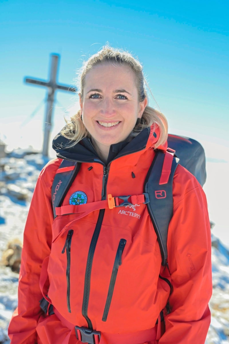 Nicht immer haben es Frauen bei Einsatzorganisationen leicht. Kerstin zeigt, wie es geht: „Da darf man als Frau einfach nicht vergessen, was man kann!“ (Bild: Evelyn Hronek)