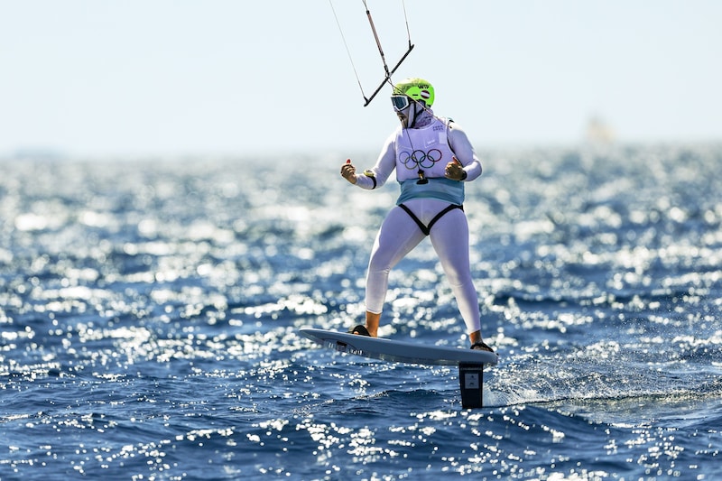 Valentin Bontus snatched the first gold medal in Olympic kitesurfing. (Bild: GEPA/GEPA pictures)