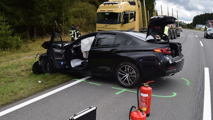 Am Wagen entstand ein großer Schaden.