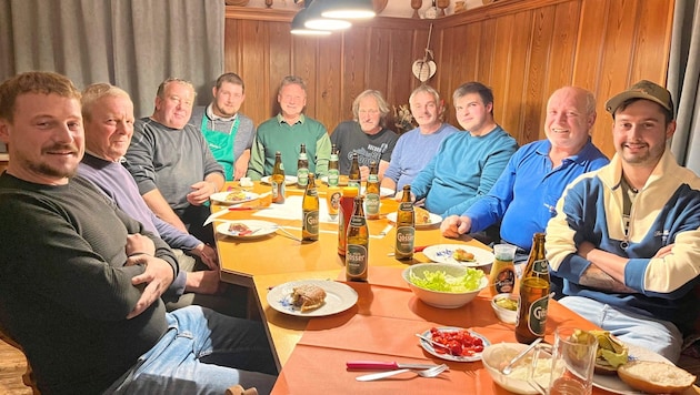 A farmers' regulars' table has been set up in Liesertal. It is intended to show how important cohesion is. (Bild: Elisa Aschbacher)