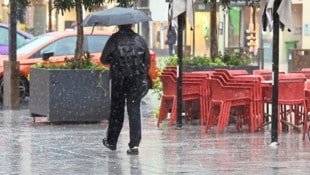 Den Regenschirm sollte man in diesem Pseudosommer in Tirol auch in dieser Woche mit dabei haben.
