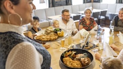 Reservierungen für größere Gruppen sind in der Gastro ein heikles Thema – vor allem, wenn die Tische leer bleiben. (Bild: NIK_FLEISCHMANN)