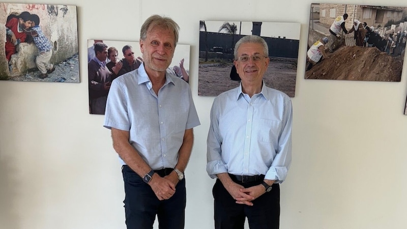 Der Arzt und Bürgerrechtler Mustafa Barghuthi (re.) könnte laut Rockenschaub eine palästinensische Identifikationsfigur in der Zeit nach dem aktuellen Präsidenten der Autonomiebehörde, dem 88-jährigen Mahmud Abbas, sein. (Bild: Gerald Rockenschaub)