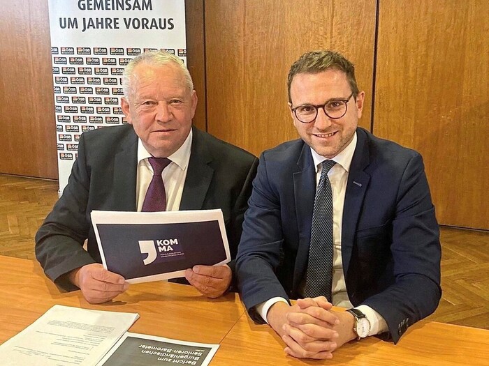 Rudolf Strommer, Regional Chairman of the Seniors' Association, and Stefan Braun, Managing ...