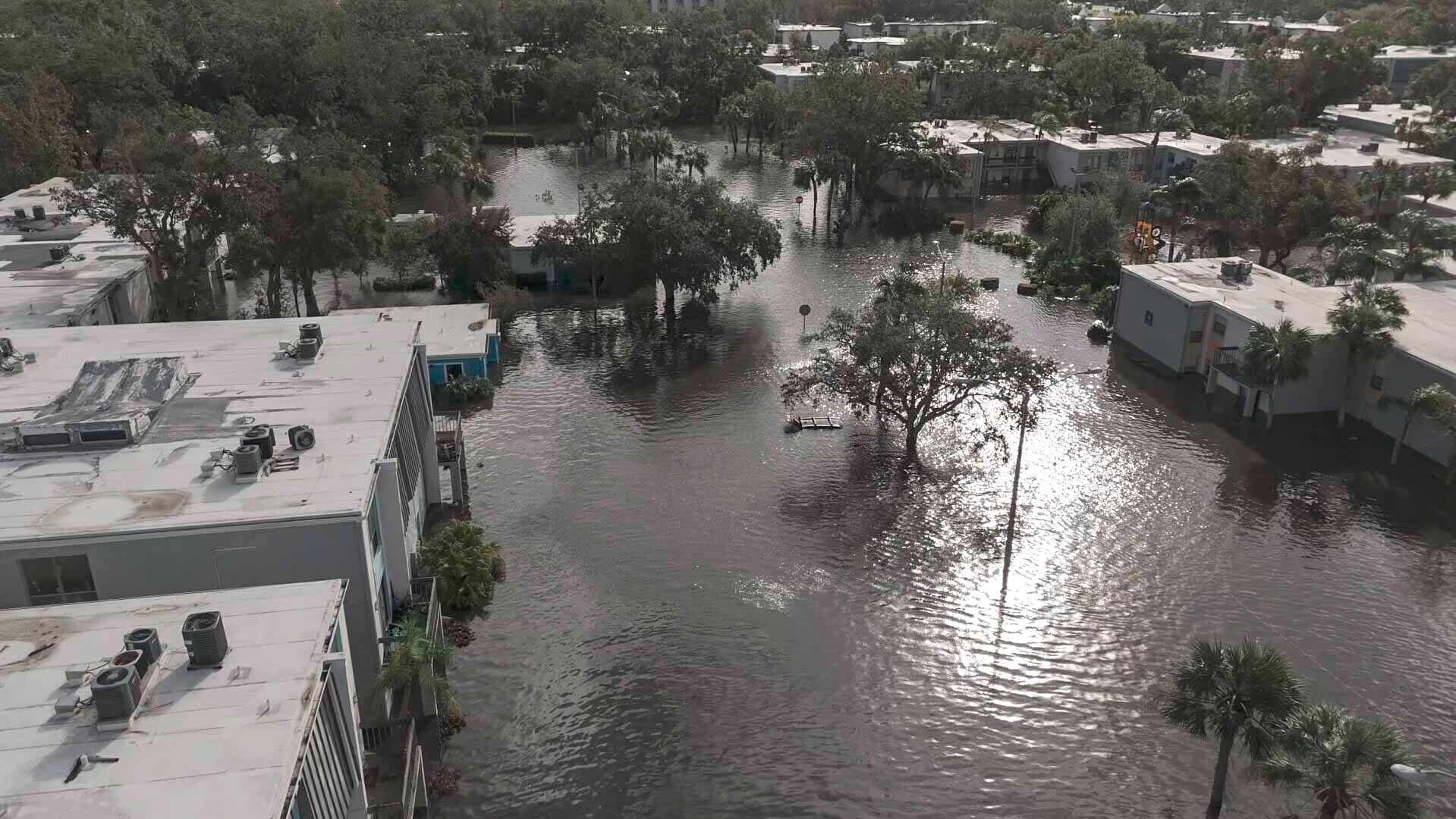 Ganze Landstriche stehen unter Wasser. (Bild: Mike Stewart)